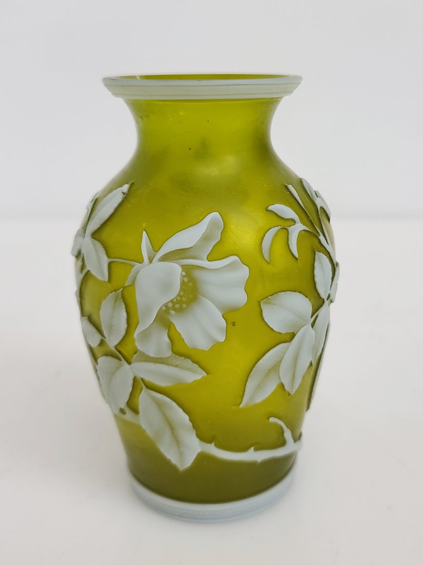 Green Webb Cameo Leaf Vase Art Glass (1 of 5)