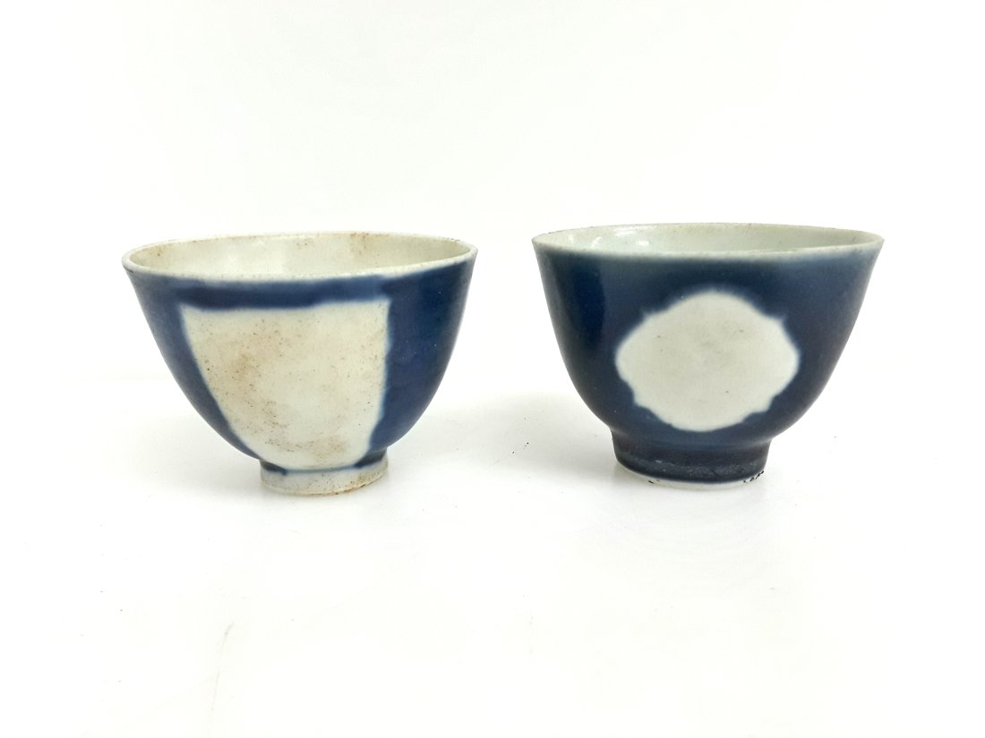 Set Of Two Antique Chinese Ming Qing Blue And White Libation Cups (1 of 8)