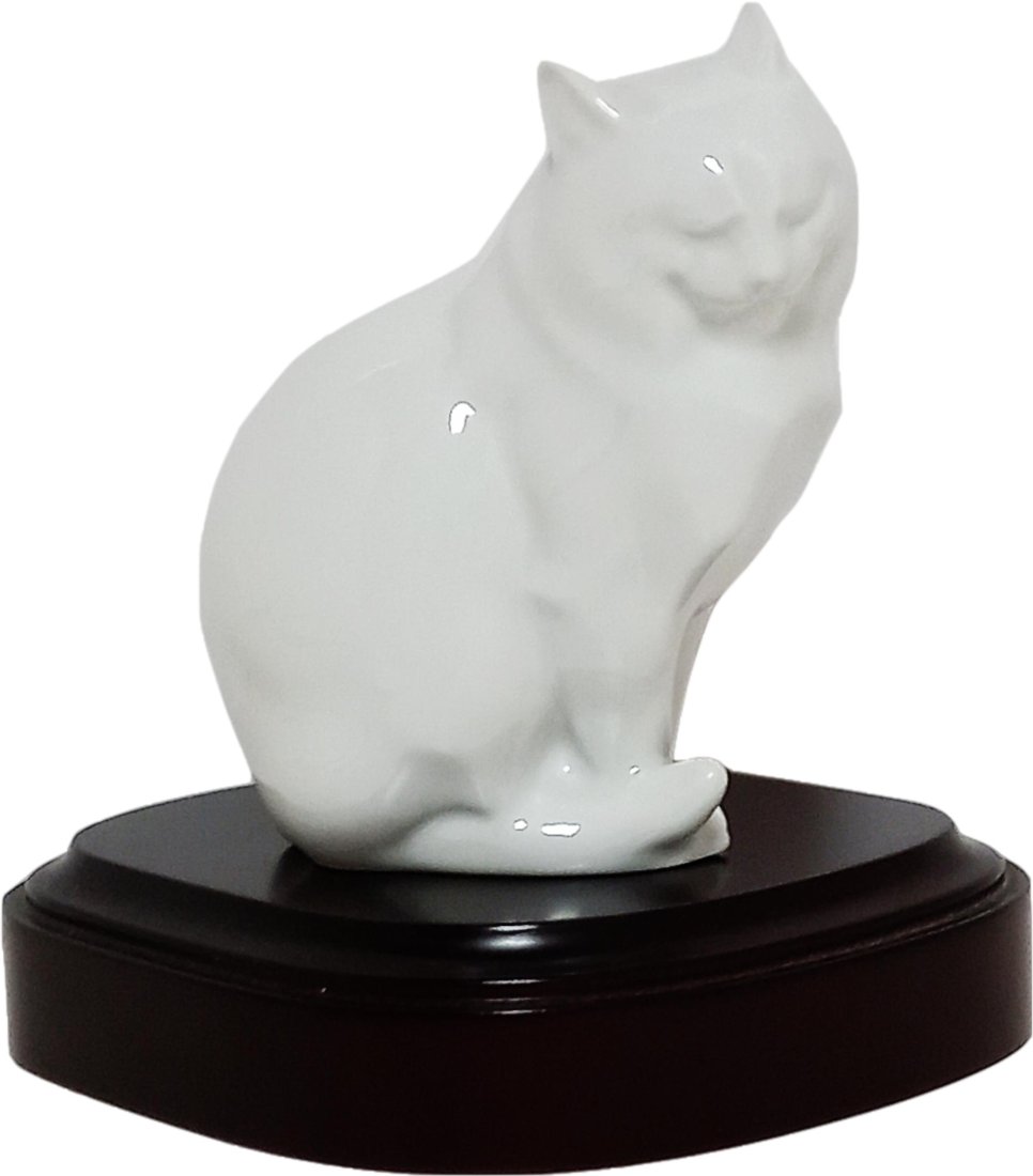 Herend White Cat Porcelain Statue Hungarian Pottery Feline Statuette: Title:Herend White Cat Porcelain Statue Hungarian Pottery Description: Herend pottery has a vastly rich history with small beginnings in a small town in 1826. Once royalty started purchasing Herend pr