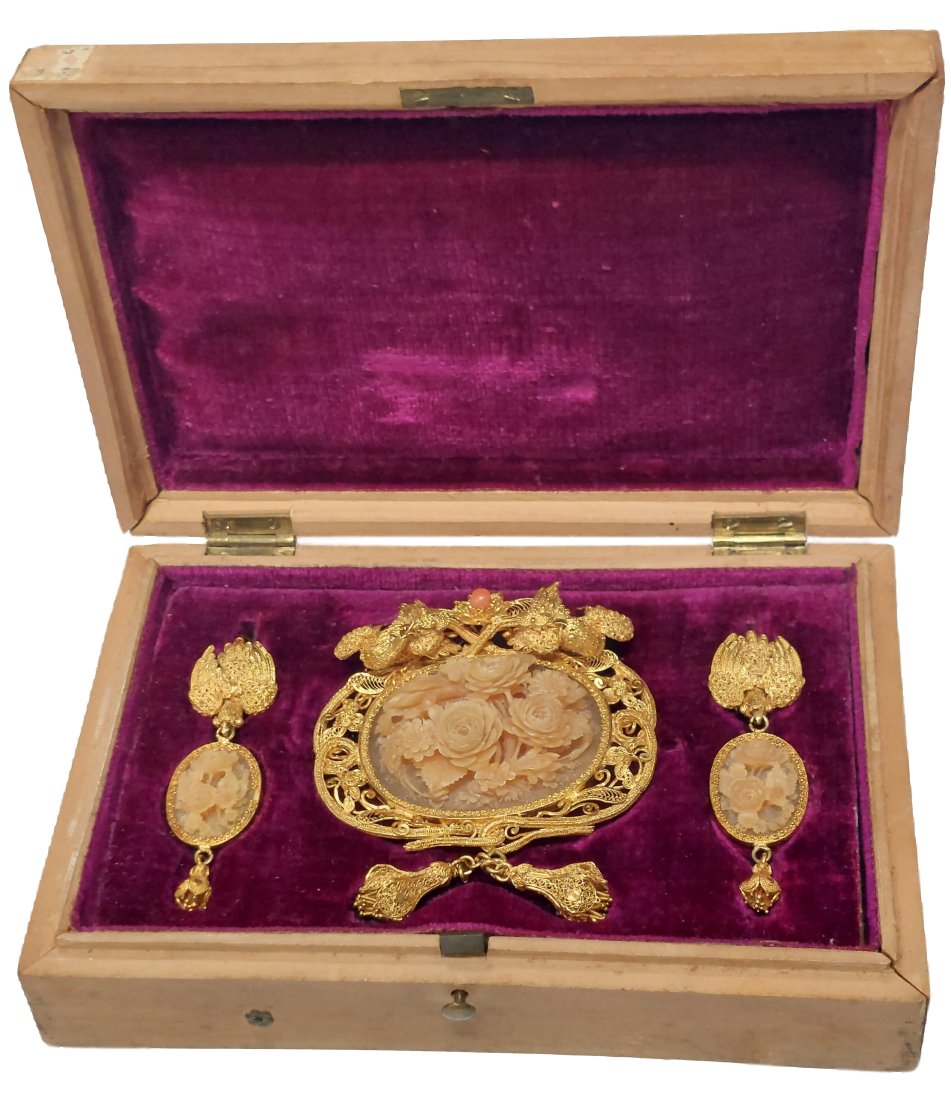 Signed Antique Hi Karat Gold Cannetille Filigree Carved Resin Brooch & Earring Set in Fitted Box (1 of 8)