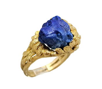 Van Cleef Arpels 18K Gold Mid Century Ladies Vintage Lion Animal Head Ring: Title:Van Cleef Arpels 18K Gold Mid Century Ladies Vintage Lion Animal Head Ring Description: Marked on the outer shank. Set in 18k Yellow Gold, featuring carved Lapis Lazuli. 12.1g Size 6.5. Mild Sur