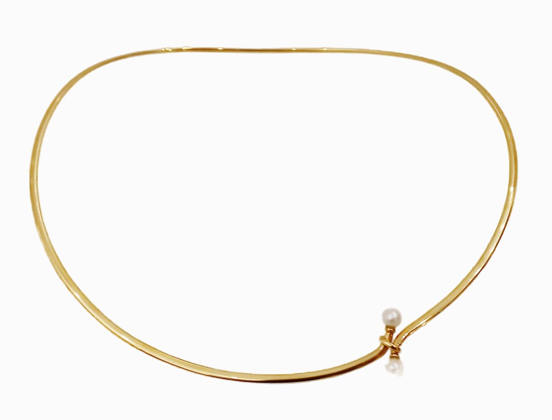 Elegant Signed Georg Jensen Fine Corum Pearl 18K Gold Hook Choker Necklace 16 Inch: Described & Photographed By: Kristina CNX 1529 7878 Title: Elegant Signed Georg Jensen Fine Corum Pearl 18K Gold Hook Choker Necklace 16 Inch 22.76 grams Description:This elegant signed & numbered nec