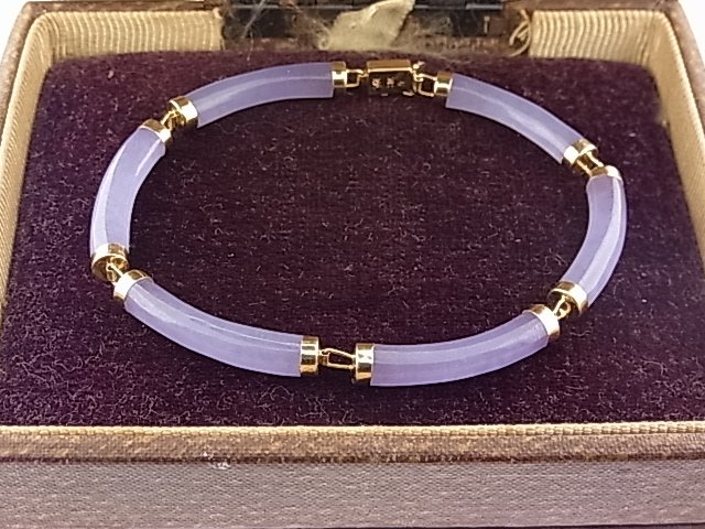 Chinese Character Motif 14k Gold Lavender Jade Sig: Chinese Character Motif 14k Gold Lavender Jade Signed Bracelet w/ Vintage Box CNX Description: This lovely jade bracelet is composed of curved cylindrical pieces of lavender jade, that have not been c