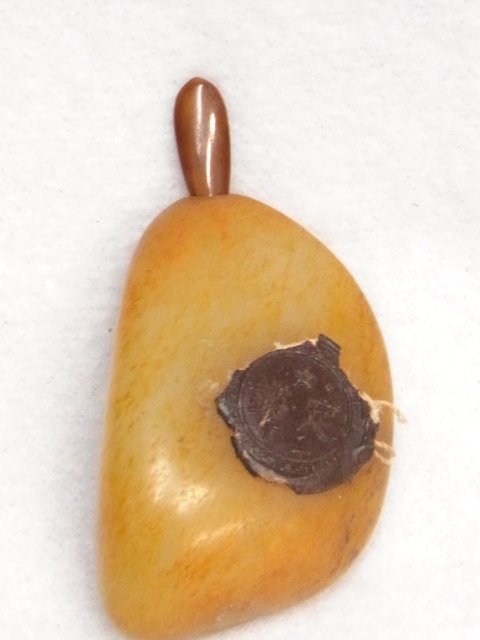 Old Carved Hard Stone Pear Chinese Japanese Pharmacy Op: Old Carved Hard Stone Pear Chinese Japanese Pharmacy Opium Snuff Bottle w/ Wax Seal CNX Description: This is a unique carved stone snuff bottle that is carved from an attractive piece of slightly tran