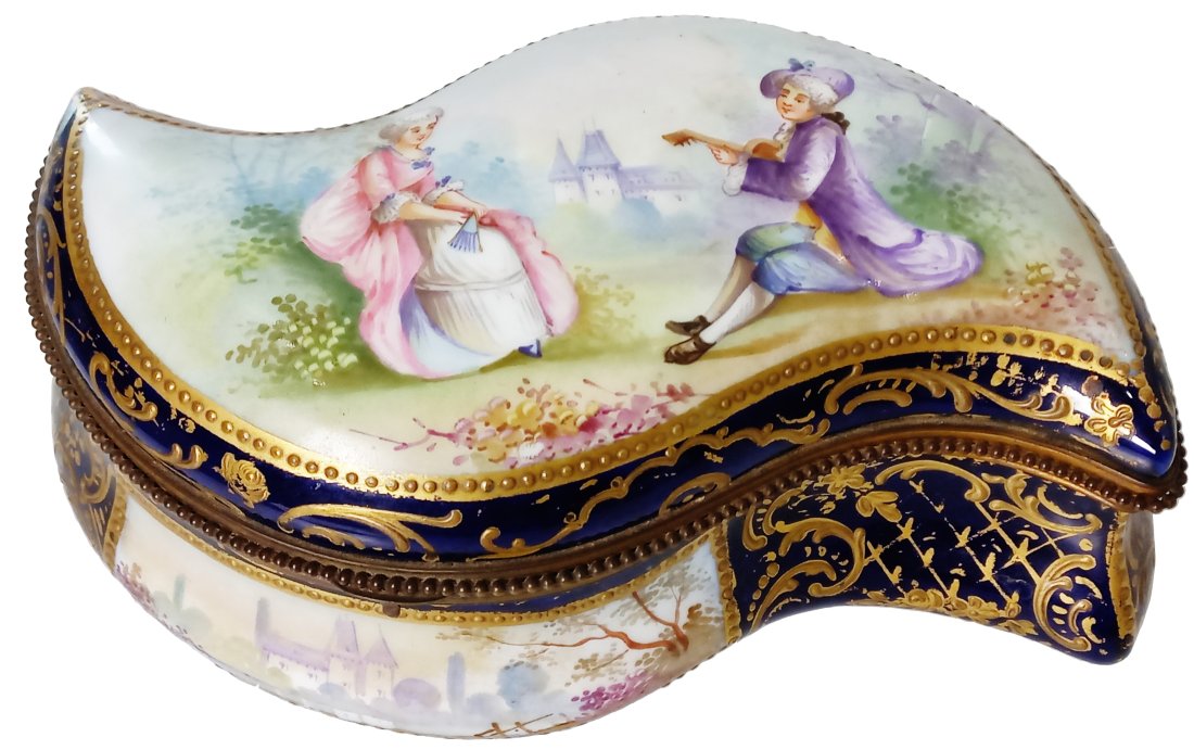 Meissen Manner Antique German Dresden Hand Painted Gilt Porcelain Courting Couple Dresser Box (1 of 11)