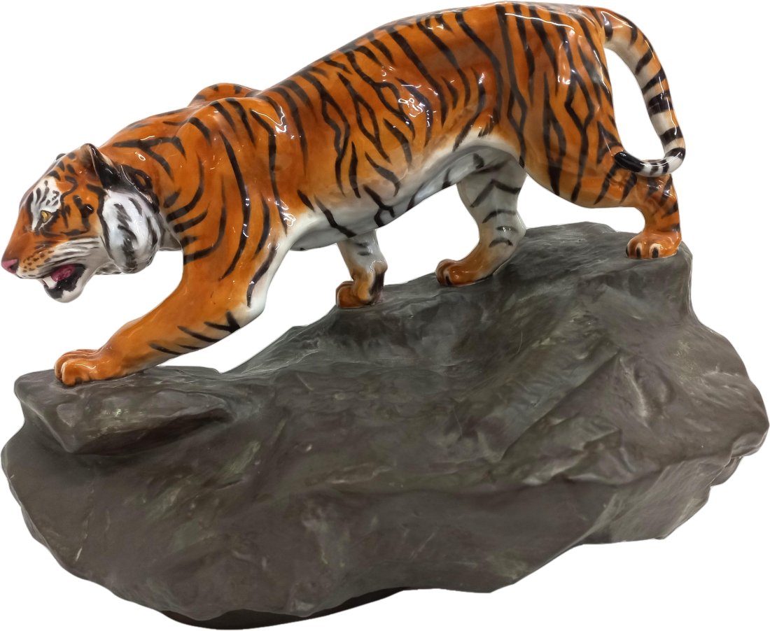 Large Royal Doulton 15 Inch Tiger Porcelain Statue Sculpture Figure English HN 2639: Described By: Rachel HFA VX NOME Title: Large Royal Doulton 15 Inch Tiger Porcelain Statue Sculpture Figure English HN 2639 Description: A large male tiger stalks across rocky terrain in this fine exa