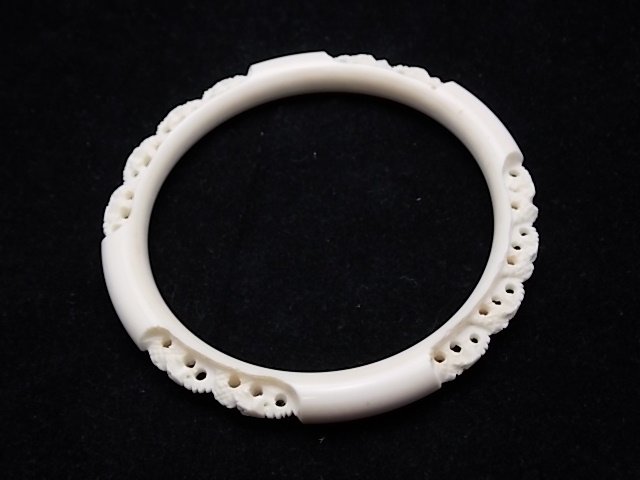 Fine and Large Old Hand Carved Ivory Elephant Bang: Fine and Large Old Hand Carved Ivory Elephant Bangle Bracelet 8 ½” Around Interior Description: Round bangle with reticulated carvings of abstract elephants attached trunk to tail, around sections 