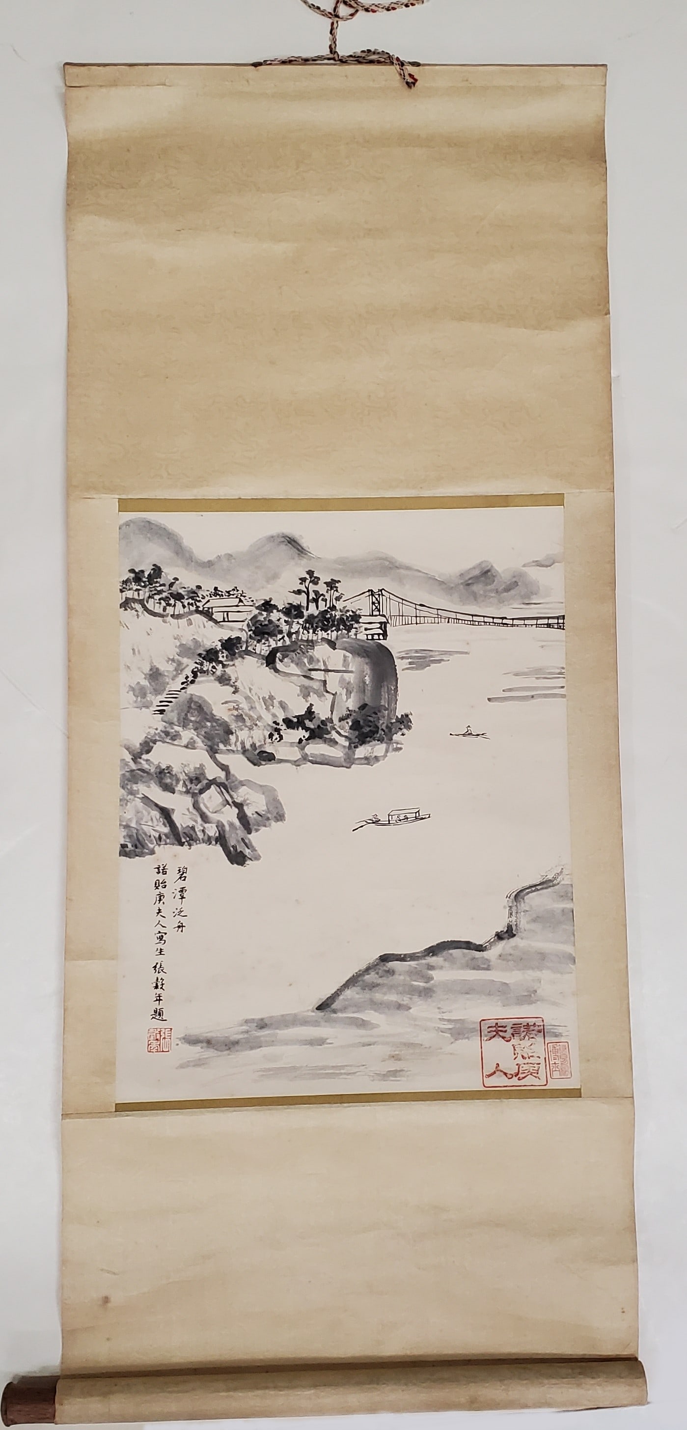 Green Lake Bitan Chinese Scroll Taipei Taiwan Mrs Nuo Yikang Ink Signed Stamped Calligraphy Landscap: Described By:Michelle NED HFA VX Title: Green Lake Bitan Chinese Scroll Taipei Taiwan Mrs Nuo Yikang Ink Signed Stamped Calligraphy Landscape Description:Green Lake Bitan Chinese Scroll Taipei Taiwan