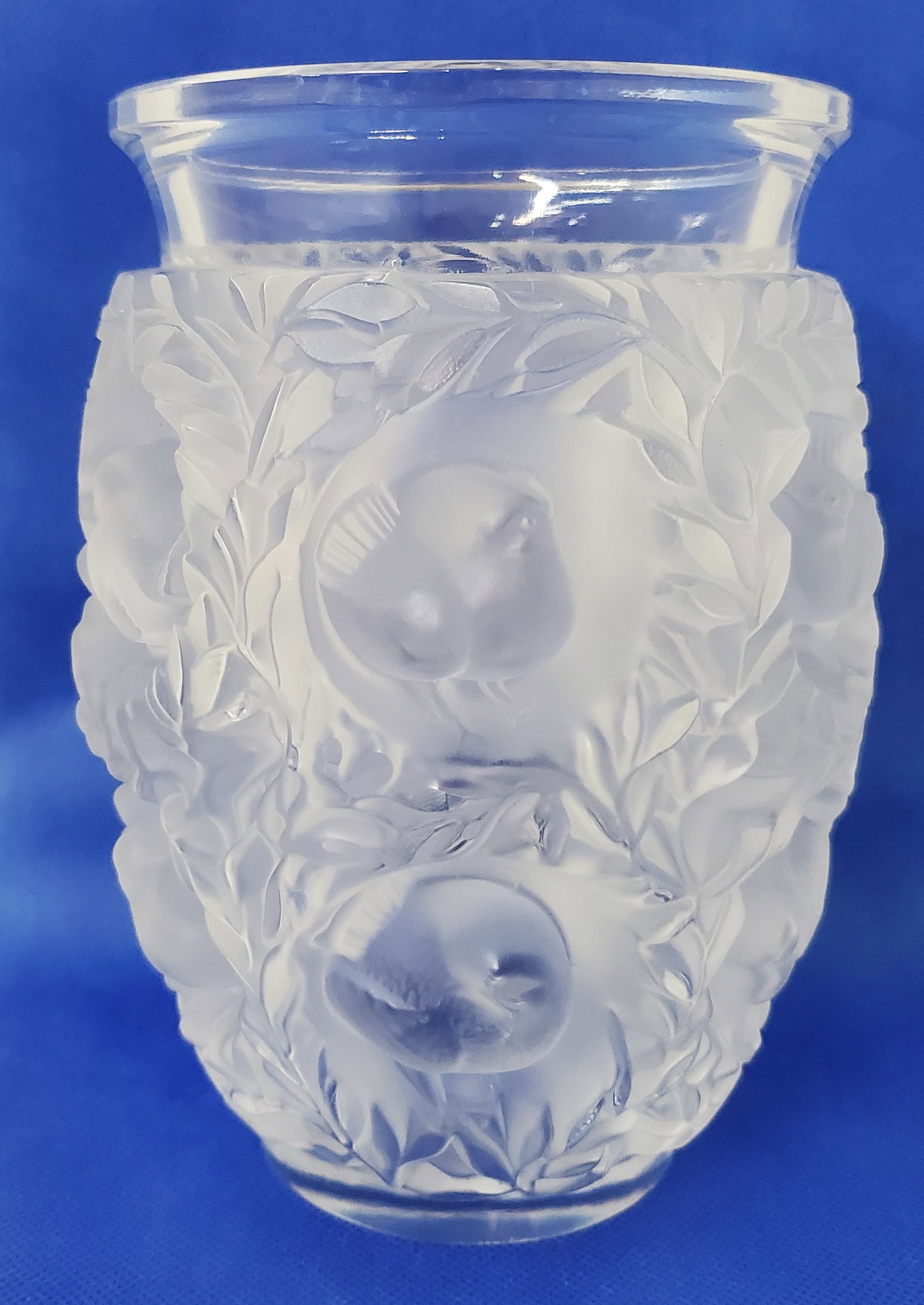 Lalique France Clear Frosted Crystal Art Glass Bird French Signed 6.75in: Described By:Michelle CNX VX 0154 0330 Title: Lalique France Clear Frosted Crystal Art Glass Bird French Signed 6.75in Description:Lalique France Clear Frosted Crystal Art Glass Bird French Signed 6.7