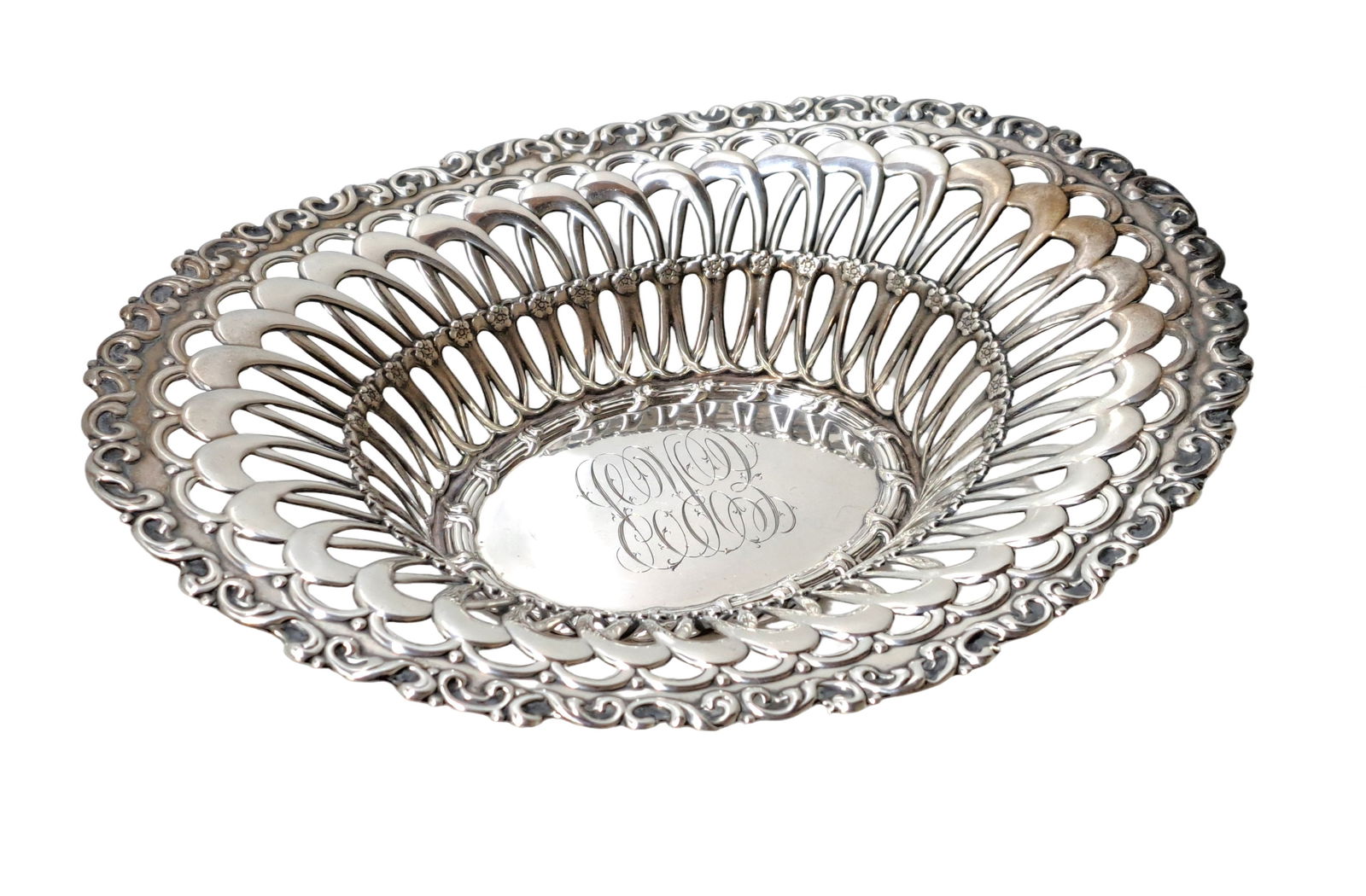 Gorham Whiting Finely Pierced Sterling Silver Centerpiece Basket (1 of 8)