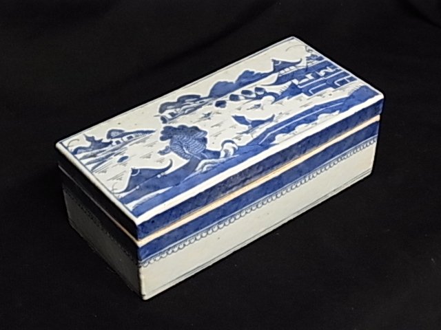 Canton Scarce Early Box with Lid Provenance Florida: Description: Canton Scarce Early Box with Lid Provenance Florida Gulf Coast Collection of Chinese, Japanese and Southeast Asian Pottery Porcelain Ivory Bronze Sculpture Furniture Textiles and Other Me