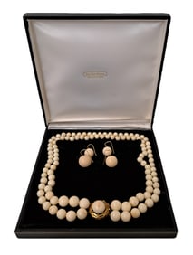 Vintage Angel Skin Coral Beaded Necklace 22in Suite With Two Pairs Of Earrings