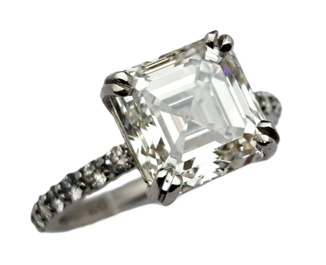 www.liveauctioneers.com