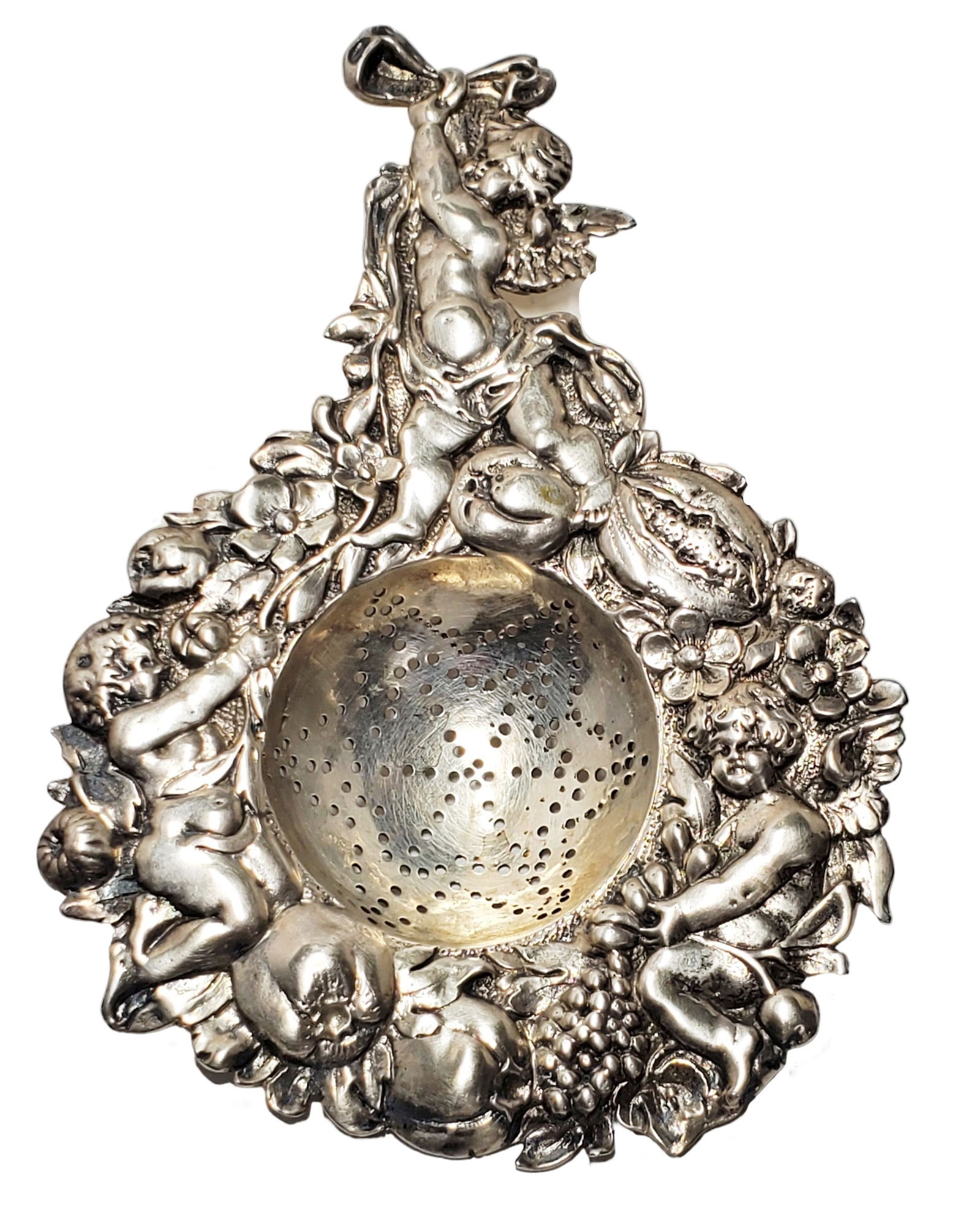 Antique Neresheimer 800 Silver 2.05ozt Hannau Repousse Nude Cherubs Tea Strainer Baroque Beaux Arts: Described By: Michelle HFA VX NOD Title: Antique Neresheimer 800 Silver 2.05ozt Hannau Repousse Nude Cherubs Tea Strainer Baroque Beaux Arts Revival Belle Epoque Description:Antique Neresheimer 800 Si