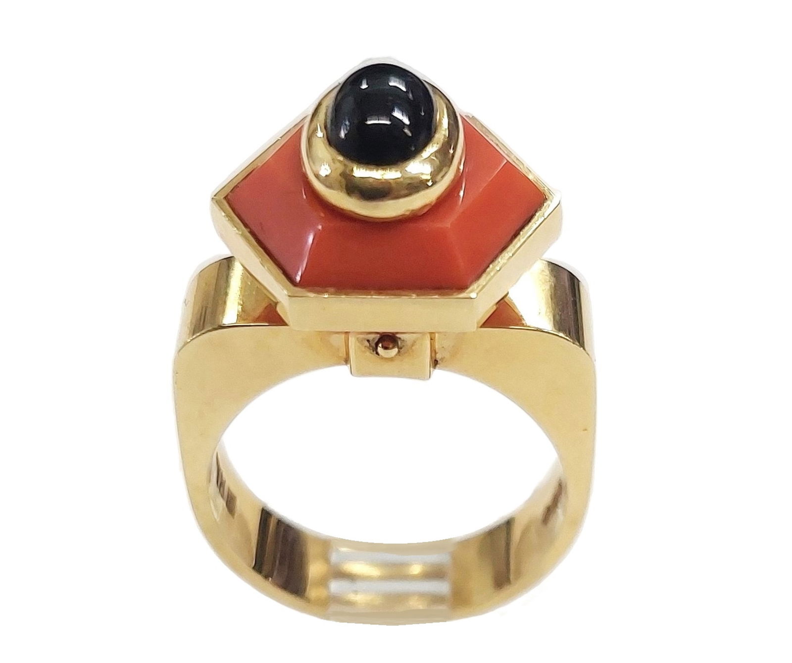 Extremely Well Made Coral Onyx 18K Gold Artist Signed Ring Possibly Retailed By Birks (1 of 9)
