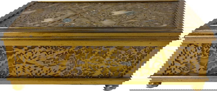 Antique Tiffany Studios Gilt Bronze Grapevine Slag Glass Footed Dore Box with Hinged Lid Signed HG 8: Described by:Victor HFA VX NFDD Title:Antique Tiffany Studios Gilt Bronze Grapevine Slag Glass Footed Dore Box with Hinged Lid Signed HG 809 Description: Antique Tiffany Studios Gilt Bronze Grapevine
