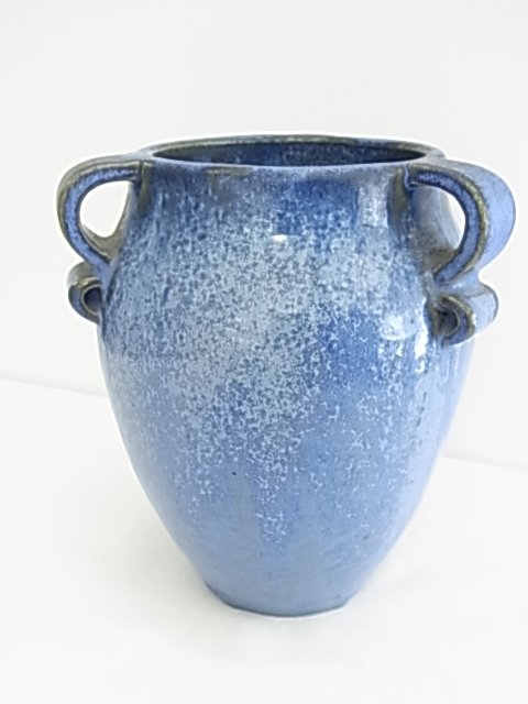C.1930 Fulper Blue Crystaline Flambe 3 Handled Vase: Circa 1930 Fulper Art Pottery Blue Crystaline Flambe 3 Handled Vase Loop Style Handles #887 This is an excellent example of Fulper art pottery with a classic blue flambe glaze which thins around edges