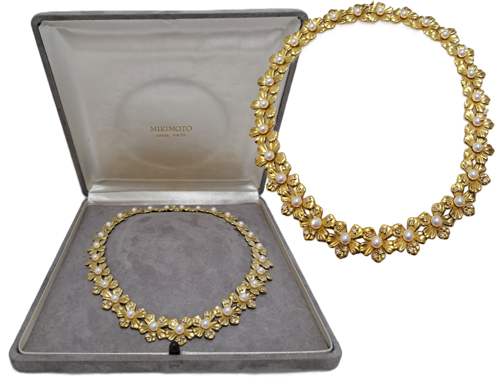 Mikimoto Boutique Hevy 18K Gold Cultured Pearl Floral Fine Diamond Necklace: Described & Photographed By: Rachel HFA DT66426 NCCDD Title: Mikimoto Boutique Heavy 18K Gold Cultured Pearl Floral Fine Diamond Necklace Description: Mikimoto Boutique Heavy 18K Gold C