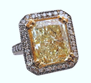 14k Gold 9.5ct GIA Natural Yellow Diamond Surrounded by Additional 1.5ctw White Clean Diamonds