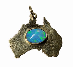 Midcentury 18K Gold Natural Black Opal Australia Map Pendant For Necklace