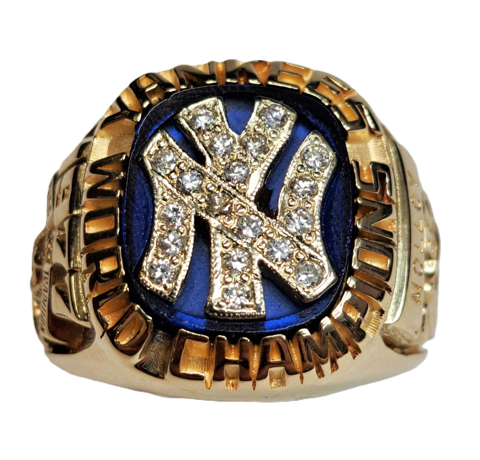1977 New York Yankees World Series 14k Yellow Gold Ring 34.2g: Described & Photographed By: Mike CNX 0441 1420 Title: 1977 New York Yankees World Series 14k Yellow Gold Ring 34.2g Description: Awesome ring! 1977 was a historic year for the New York Yankees as