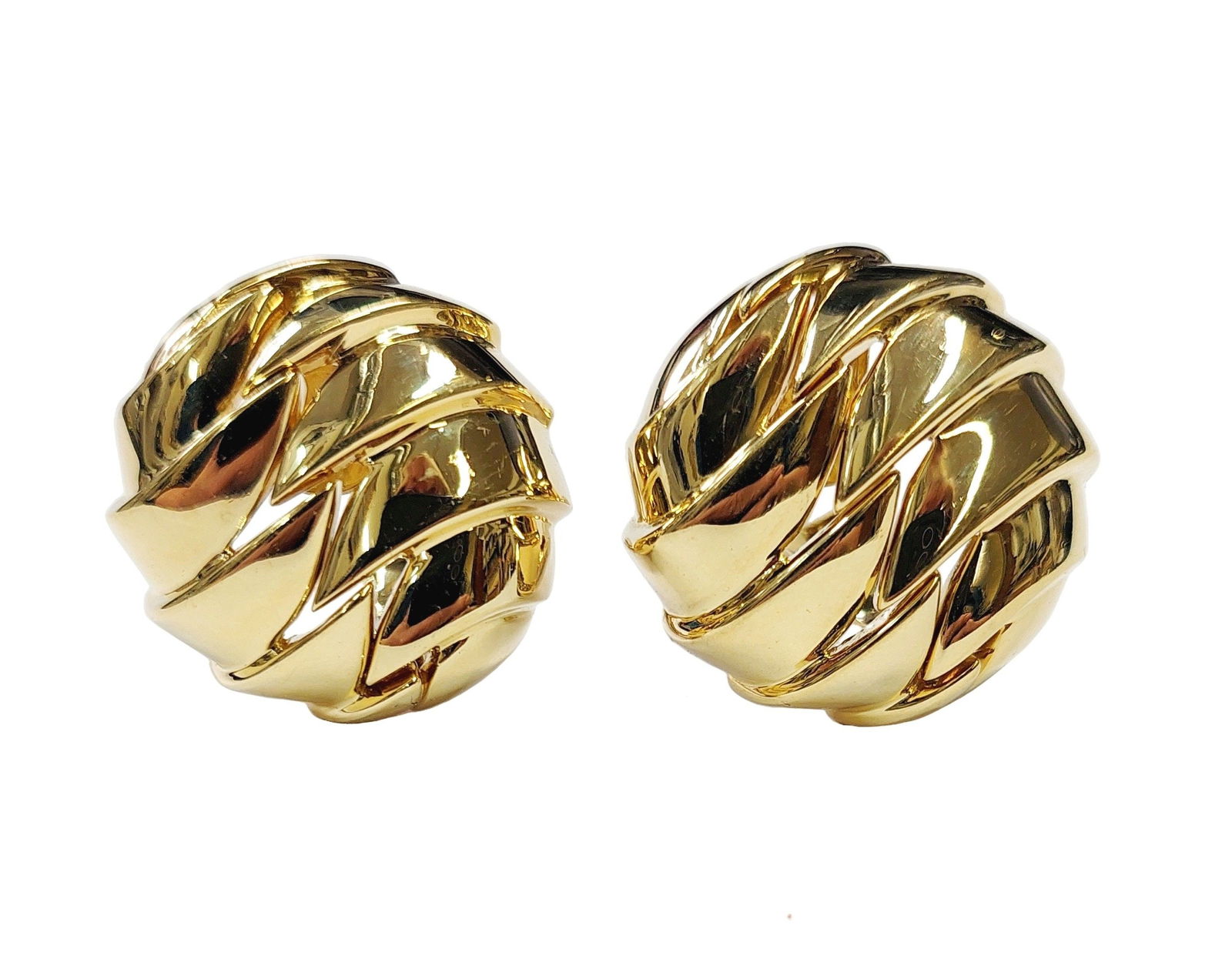 Vintage Tiffany 18k Gold Vannerie Large Woven Button Style Ear Clips Earrings 31 grams: Described & Photographed By:CHRIS AJP GIA / NGODD DT70366 Title: Vintage Tiffany 18k Gold Vannerie Large Woven Button Style Ear Clips Earrings 31 grams Description: From Tiffany’s Vannerie Collectio