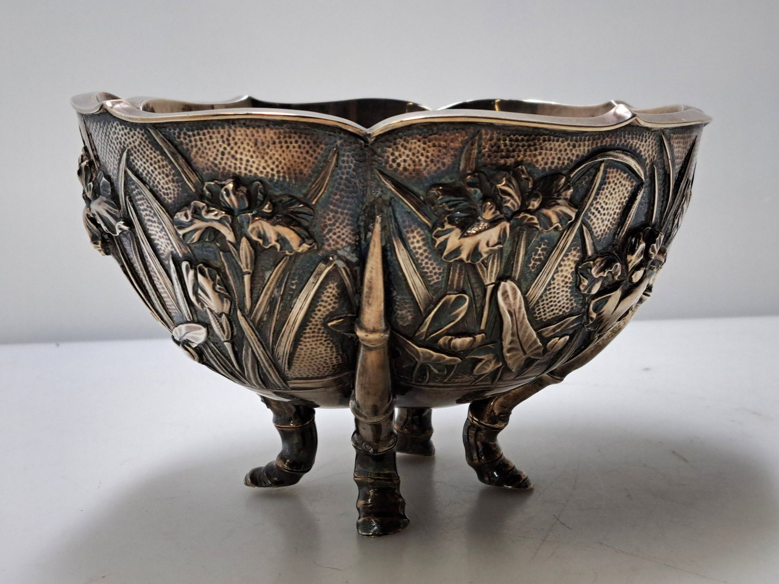 Japanese Jungin Pure Silver Bowl Meiji 1898-1912: Described By: Mike NFMDD DT70340ESTIMATE 2000-3000 Title:Japanese Jungin Pure Silver Bowl Meiji 1898-1912 Description: Hand handled lily and repoussé this 2 layer process working in pure 999 silver i