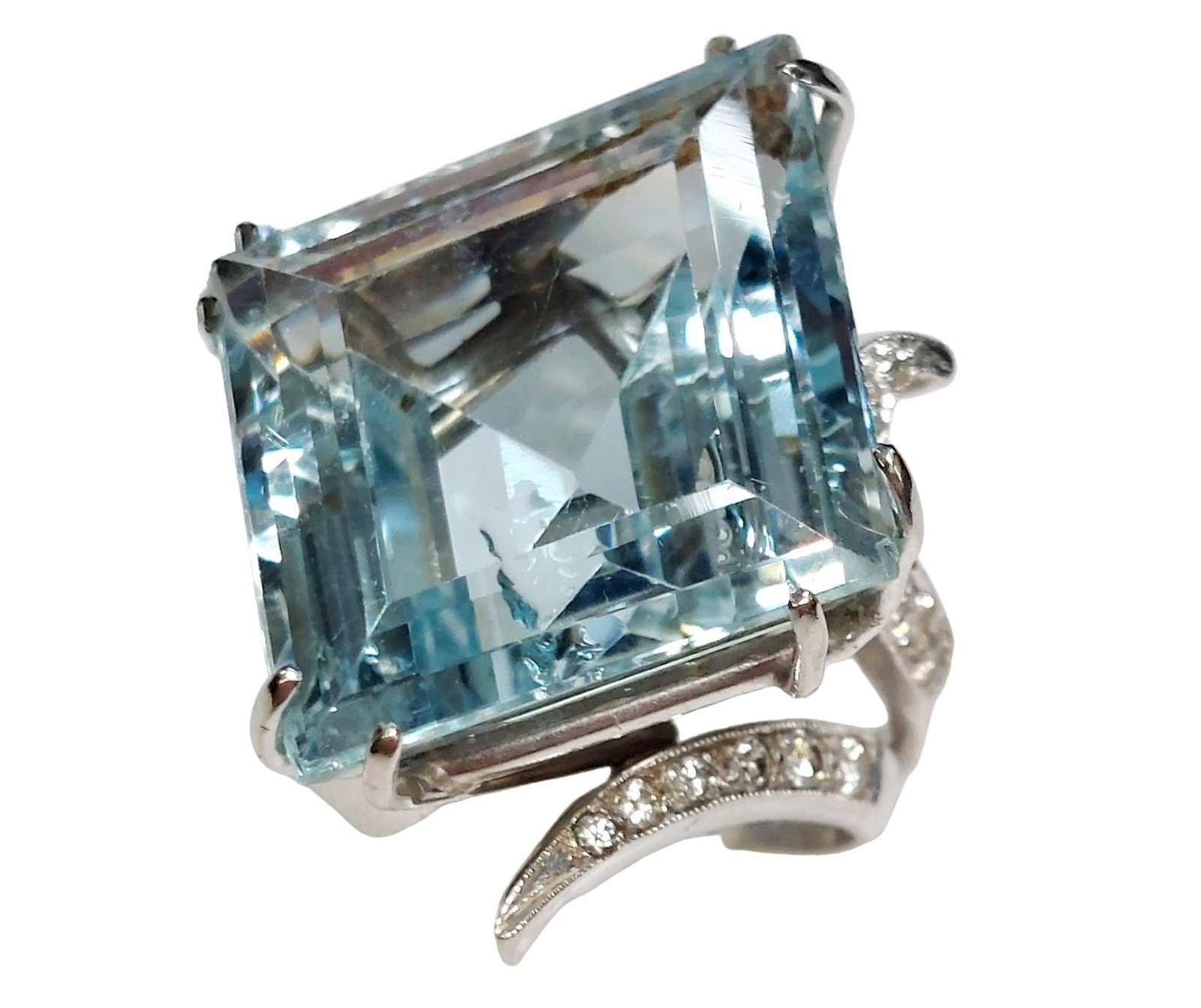 Huge 34.10ct Natural Aquamarine 14k White Gold Diamond Funky But Chic Rhomboid Ring: Described & Photographed By CHRIS AJP GIA / NFEDD 70199 / EST. $3000-$4000 Title Huge 34.10ct Natural Aquamarine 14k White Gold Diamond Funky But Chic Rhomboid Ring Description This highly unusual rin