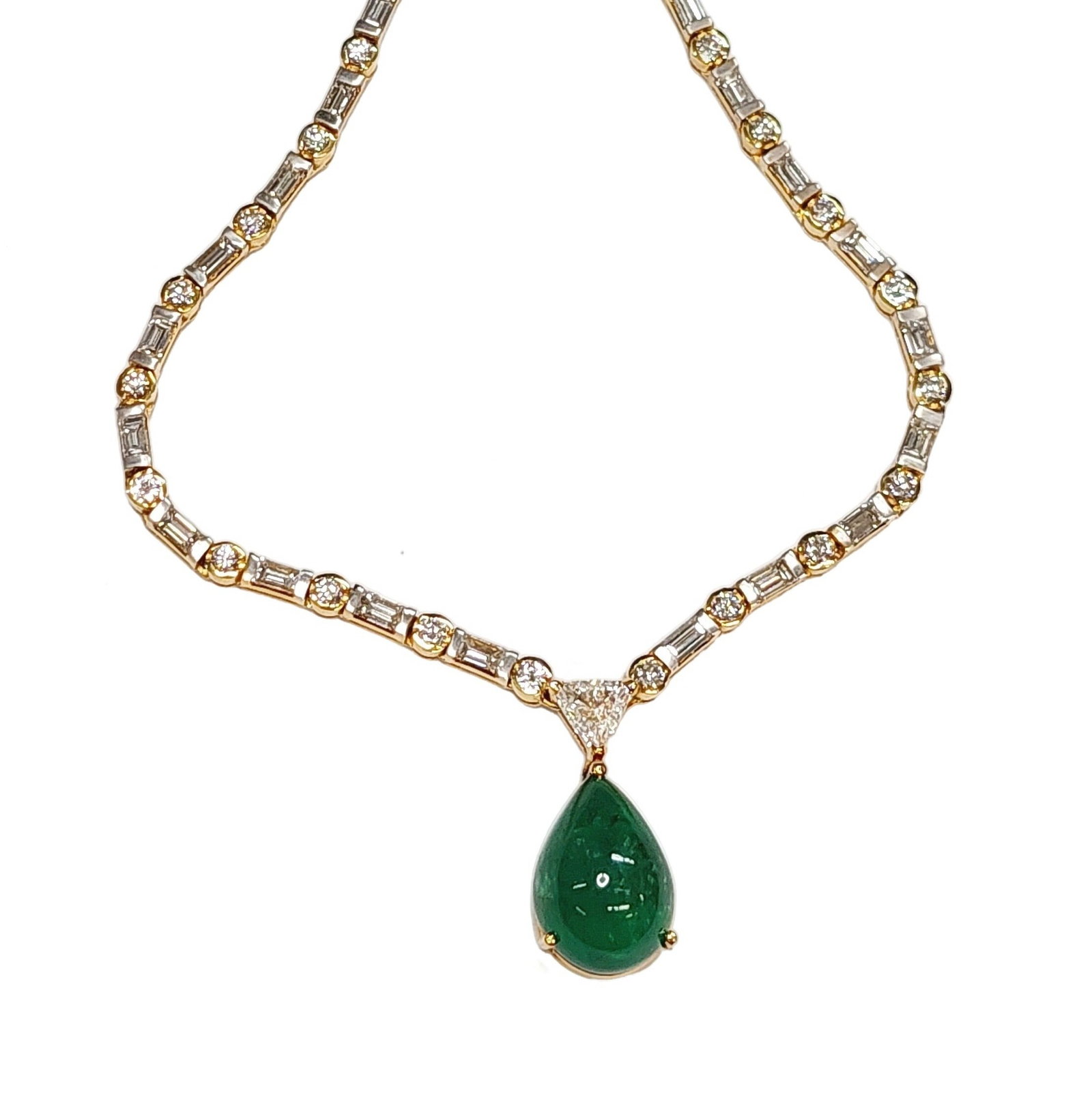 Stunning Approx. 6ct Natural Emerald 2ctw+ Fine Diamond Midcentury Chevron Necklace: Described By: Chris Falconer NRDDD Title: Stunning Approx. 6ct Natural Emerald 2ctw+ Fine Diamond Midcentury Chevron Necklace Description: A superb quality vintage necklace made in a substantial amoun
