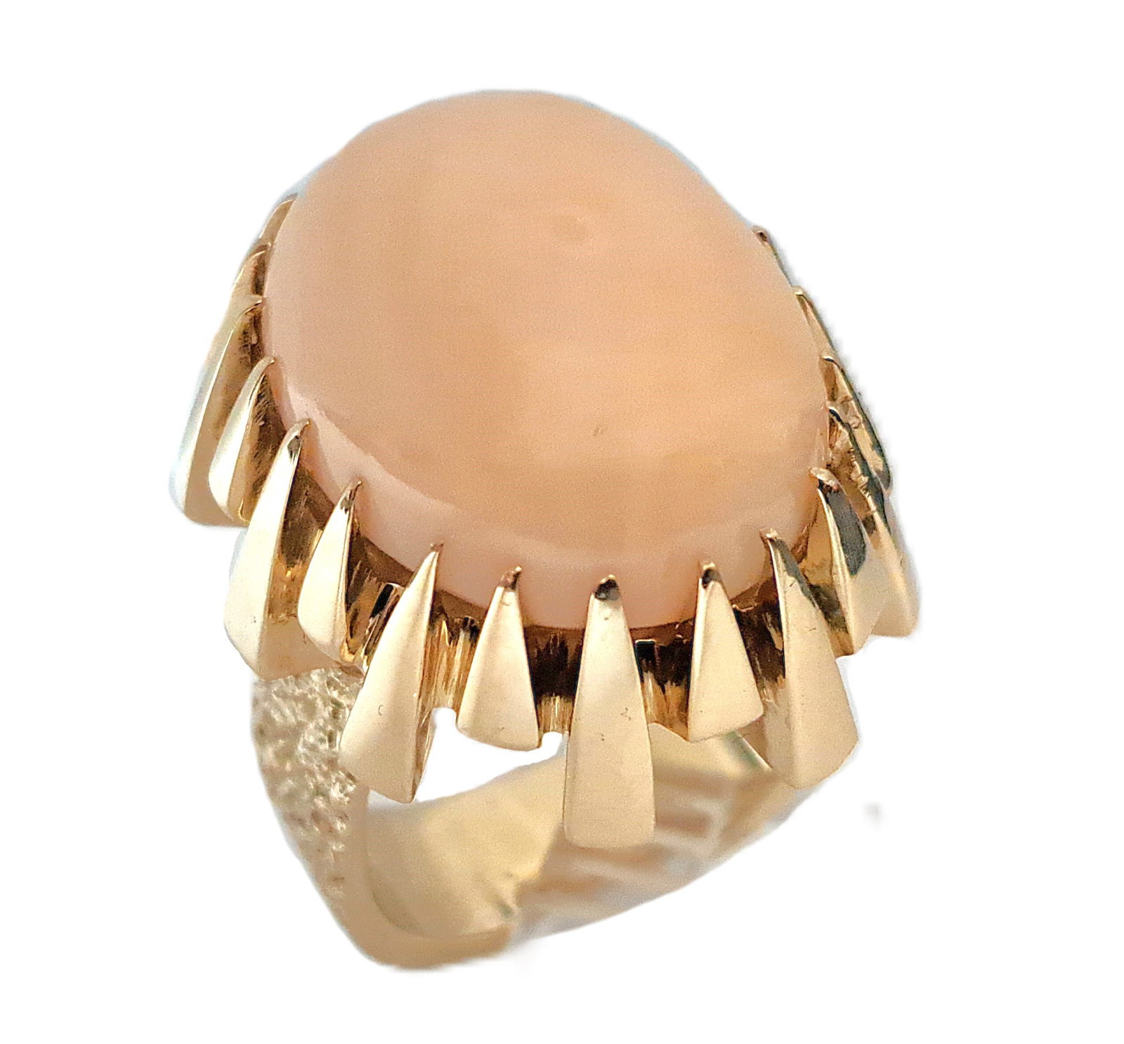 Massive Brutalist Mid Century 18K Gold Signed Angel Skin Coral Statement Ring 32G: HFA DT67787 Described By: Rachel ND Title: Massive Brutalist Mid Century 18K Gold Signed Angel Skin Coral Statement Ring 32G Description: Massive Brutalist Mid Century