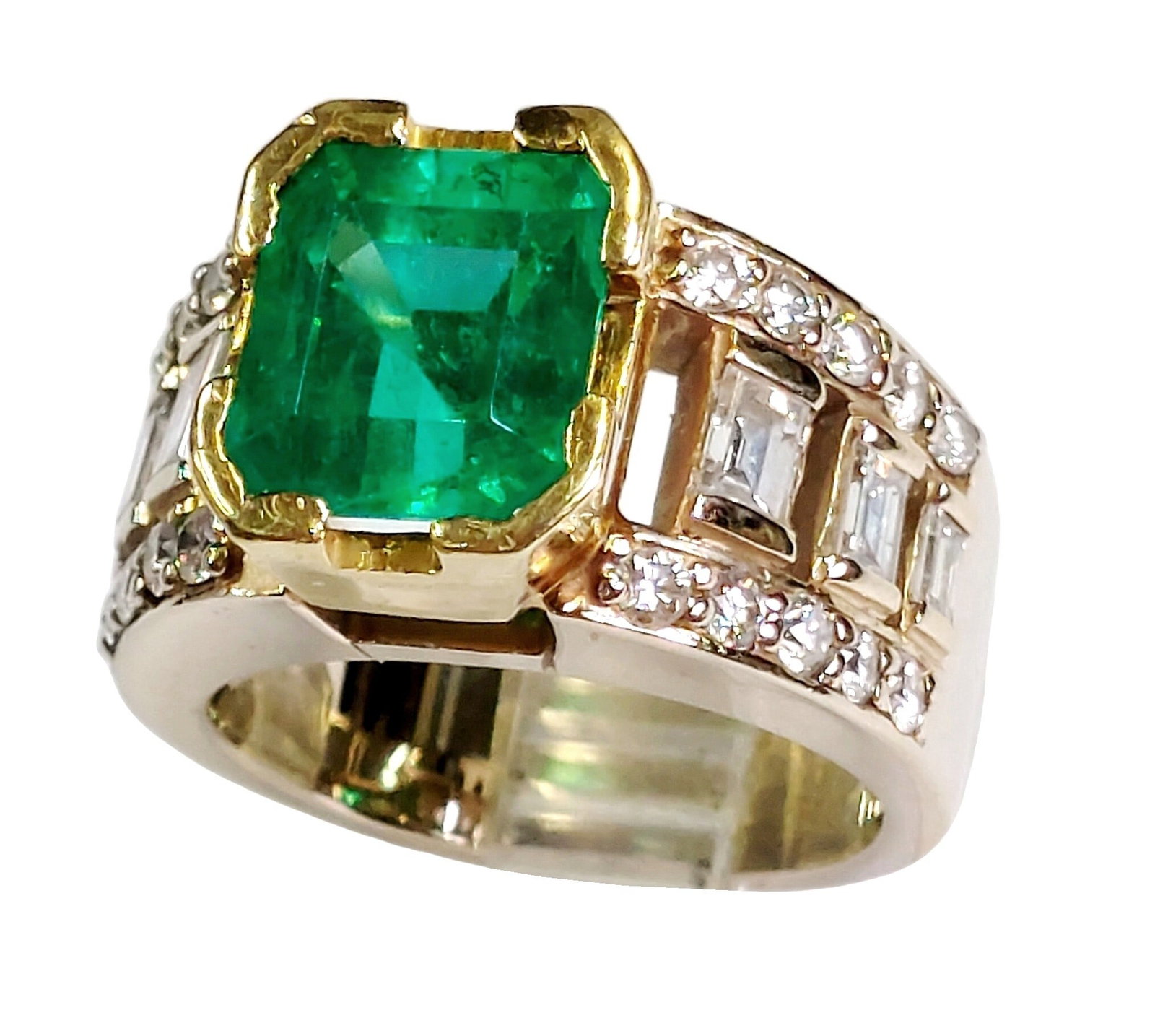 Extraordinary Color GIA Natural Colombian Emerald 18k Gold Fine Diamond Retro Deco Ring: HFA DT72233 Described By: Chris AJP GIA NEDDD Title: Extraordinary Color GIA Natural Colombian Emerald 18k Gold Fine Diamond Retro Deco Ring Description: An impressive looking 18k gold & diamond state