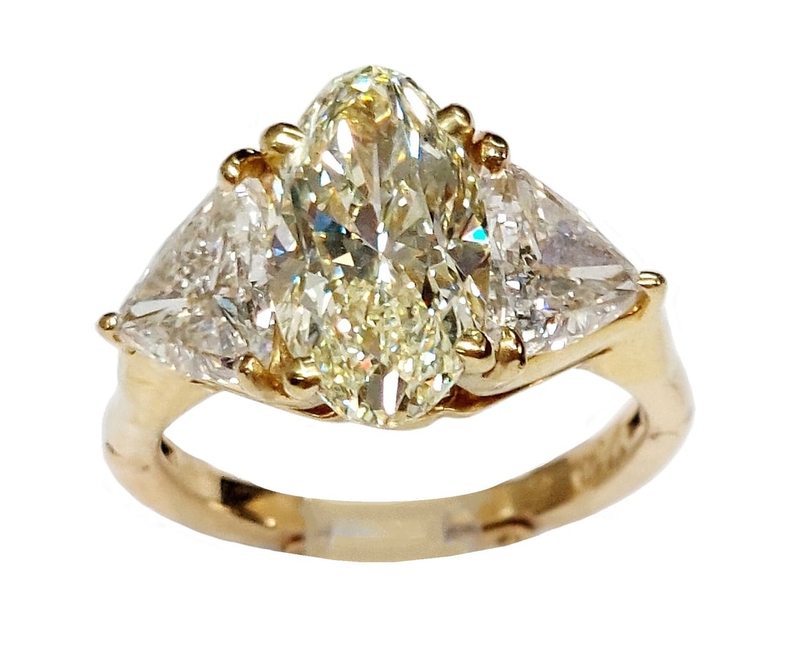 2.78ct Bailey Banks & Biddle Yellow Diamond 14k Gold 1.66ctw White Trillion Diamond Ring w/ Orig.: HFA DT72746 Described By: Chris AJP GIA NEDDD Title: 2.78ct Bailey Banks & Biddle Yellow Diamond 14k Gold 1.66ctw White Trillion Diamond Ring w/ Orig. Papers Description: Here is a genuine 14k yel