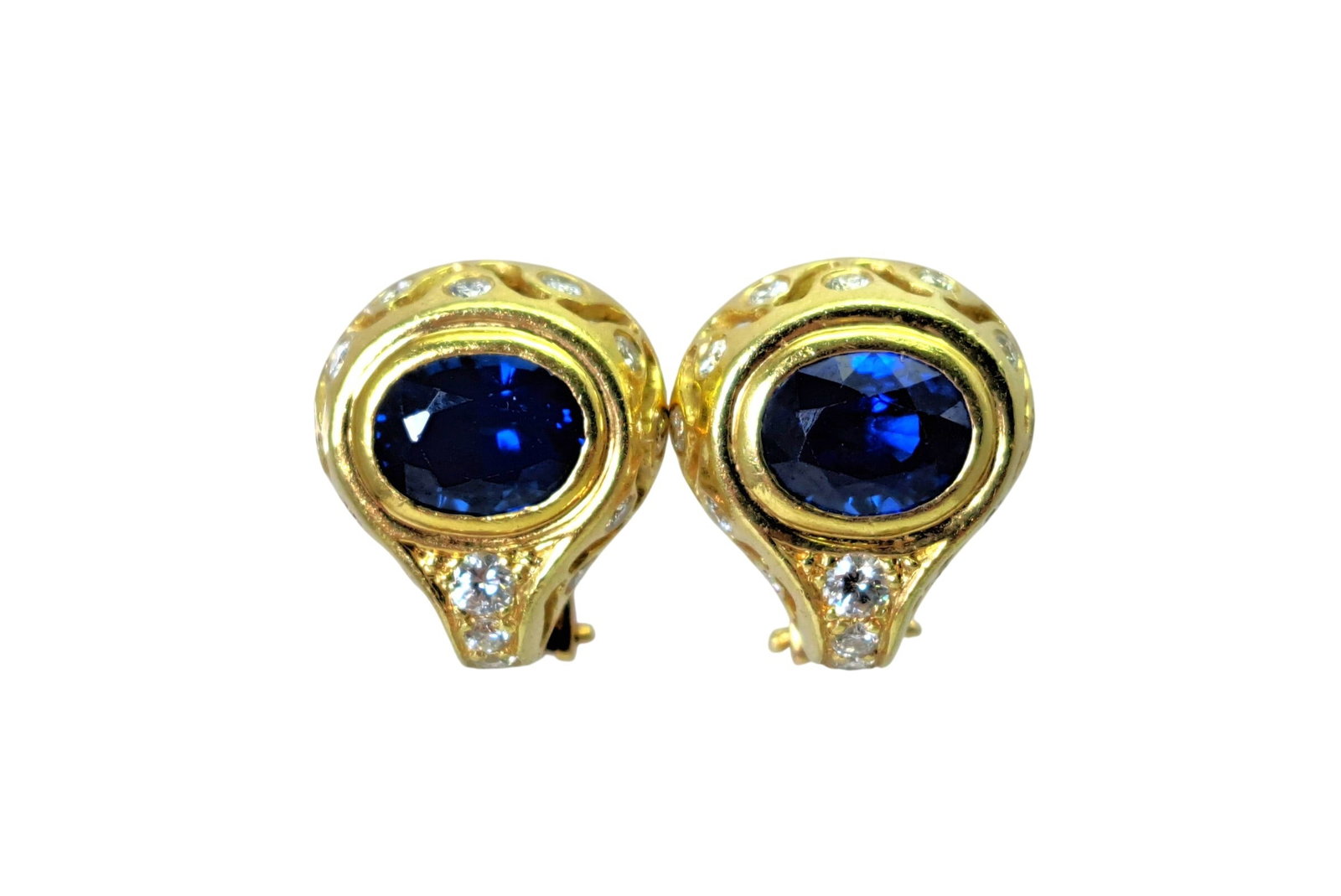 18k Yellow Gold Designer Signed Approx 4ctw Sapphire Diamond Ladies Stud Earrings: HFA DT72999 Described By: Mike NFEDD Title: 18k Yellow Gold Designer Signed Approx 4ctw Sapphire amp; Diamond Ladies Stud Earrings Description: This is a stunning pair
