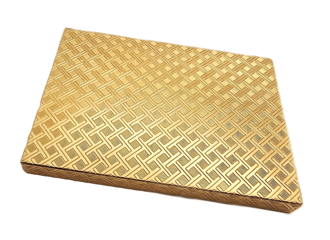Van Cleef & Arpels Pairs 18K Solid Gold Box Case Moose Taylor Vail Colorado Cigarettes Wallet: Described By: Rachel NOFMYF Title: Van Cleef & Arpels Pairs 18K Solid Gold Box Case Moose Taylor Vail Colorado Cigarettes Wallet Jewelry Signed Numbered Description: Van