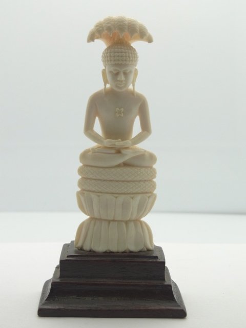 Antique Southeast Asian or Indian Carved Snake Buddha S: Antique Southeast Asian or Indian Carved Snake Buddha Serpent King Muchalinda Mucalinda Statue Figure. 7 headed serpent Headdress & Lotus Flower in center of chest. Elongated ears more common in India