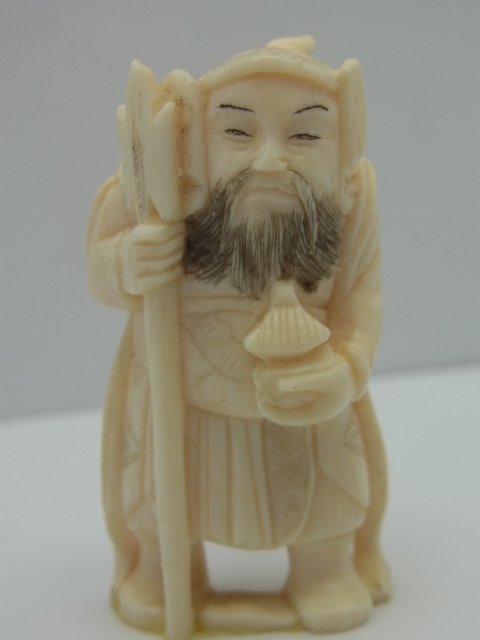 Japanese Signed Carved Ivory Okimono Figure Samurai War: Japanese Signed Carved Ivory Okimono Figure Samurai Warrior Size: 2” tall Hess Fine Auctions Shipping:We offer in house shipping for a handling fee, or you may elect to contact an outside shipper of