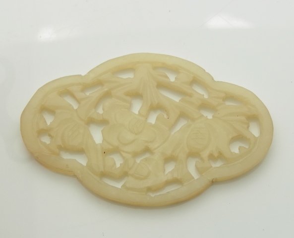 Carved Jadeite Jade Oblate 4 Lobe Medallion Reticulated: Carved Jadeite Jade Oblate 4 Lobe Medallion Reticulated Chinese SIZE: 2 ½ X 1 ½ inches Hess Fine Auctions Shipping:We offer in house shipping for a handling fee, or you may elect to contact an outs