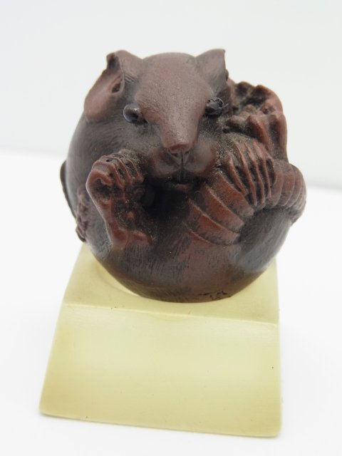 Signed Carved Old Rat Netsuke Applied Eyes Cinnabar Ros: Signed Carved Old Rat Netsuke Applied Eyes Cinnabar Rose Wood Ceramic or Stone Fine Details with Lucite Stand SIZE: 1 ¼ inch diameter Hess Fine Auctions Shipping:We offer in house shipping for a han