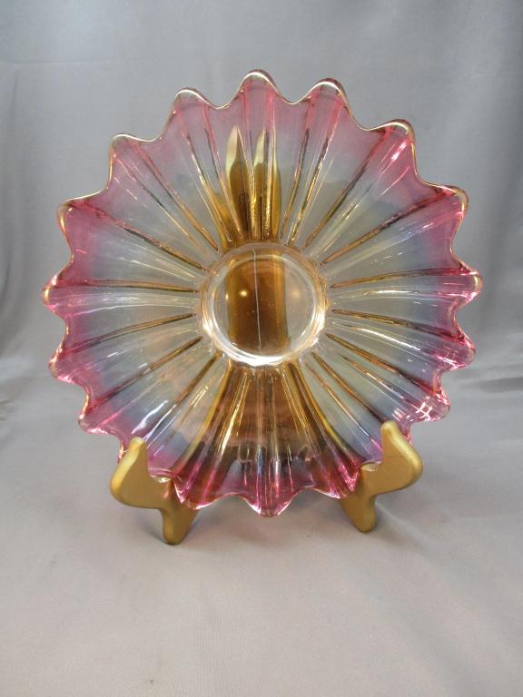 VINTAGE CARNIVAL GLASS DISH: VINTAGE CARNIVAL GLASS DISH. Measures approximately 9 Inches Diameter.