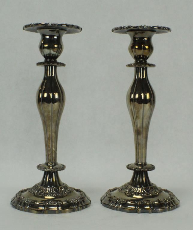 Set of 2 Lunt Siverplate Candlesticks: Modern Victorian. Both are stamped "Lunt Y62" on bottom. Measures approximately 4 7/8 inches diameter at base x 10 5/8 inches tall.