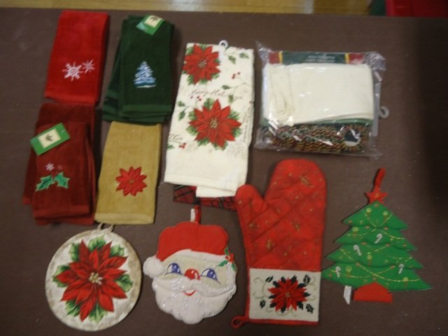 Assorted Christmas Kitchen & Table Ware: Assorted Christmas Kitchen & Table Ware - Pot Holders, Napkins, Table Cloths, Table Runners, Placemats