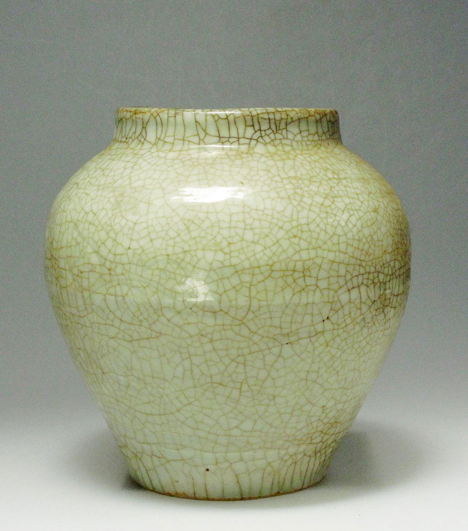 A Ge-Type Jar: H: 14.3 cm D: 8.3 cm