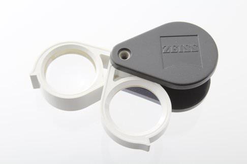 Zeiss D36 Jewelers Loupe: Zeiss D36 jewelers loupe. The magnification is 12+24 (9x/3x+6x). This is the go to loupe for watch and jeweler dealers. Carl Zeiss is a German manufacturer known for premium optical products s