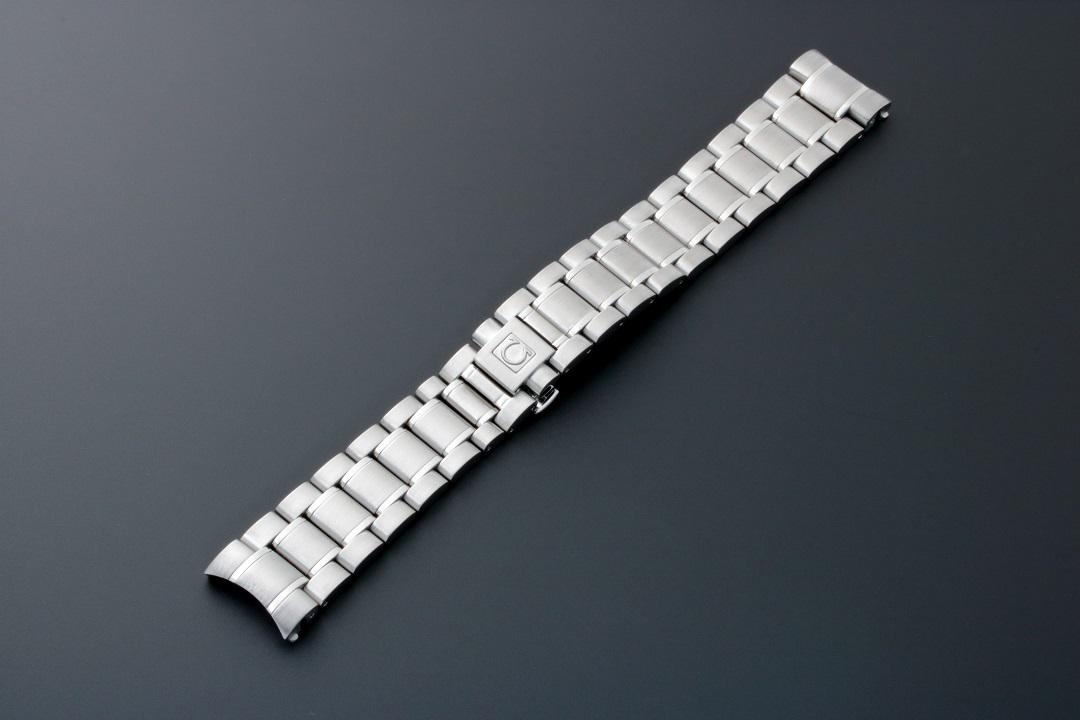Omega Speedmaster Watch Bracelet 1562/850: Stainless steel 18mm Omega Speedmaster watch bracelet. Swiss made. Buckle stamped Omega 1562/850 with matching end pieces stamped 850. Comes as shown without spring bars. Approximately 150mm