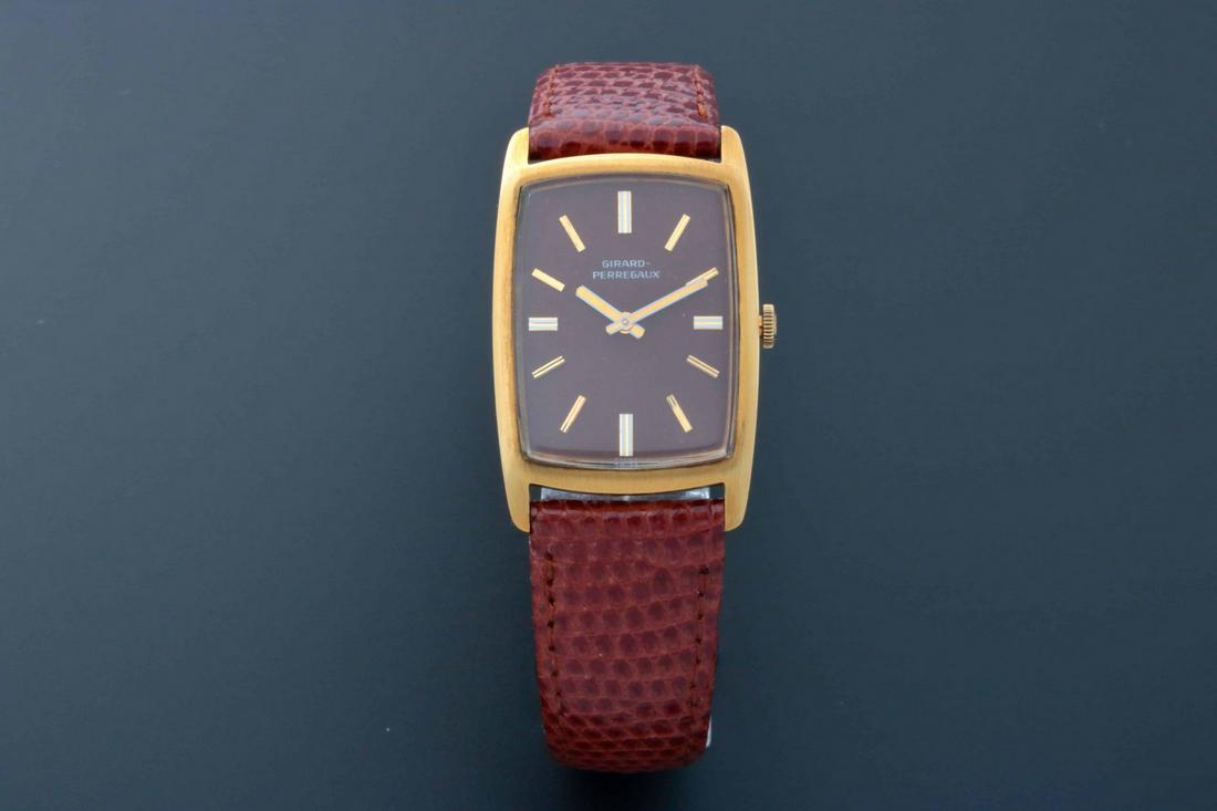 Girard Perregaux 18K Yellow Gold Watch 9096 GA Vintage: Brand: Girard Perregaux Model: Vintage dress watch Reference: #9096 GA or #9096GA Diameter: 32mm x 24mm Dial Color: Brown with applied bar hour markers Case Material: