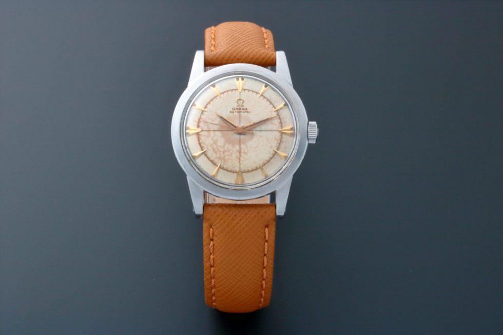 Vintage Omega Bumper Cal 351 Watch 2577-6: Brand: Omega Model: Seamaster Reference: #2577-6 Diameter: 34mm Dial Color: Two tone silver patina dial with arrow head hour markers