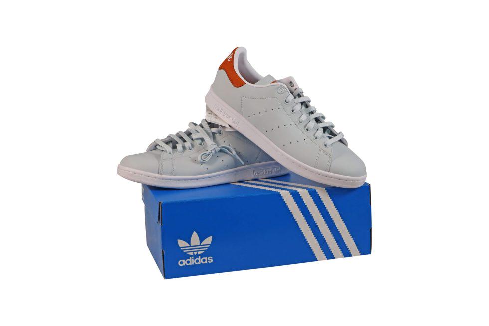 Adidas Stan Smith Sneakers Size 10 US: Artist: Adidas Title: Adidas Stan Smith Sneakers Size 10 US Size: 10 US Description: Stan Smith logos on the tongue and heel tab are paired with three perforated stripes.