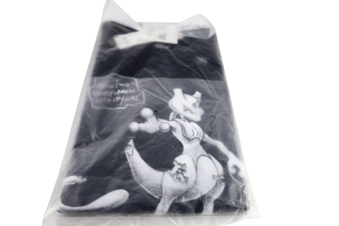 Daniel Arsham Black Tee Size XL Shirt Pokemon Uniqlo: Artist: Daniel ArshamDescription: Pokemon T Shirt in BlackSize: XLCondition Report: Brand new