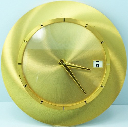 Jaeger Le Coultre Desk Clock With Date: Jaeger LeCoultre desk clock with date, Ref. 425. Circa 1960`s. The clock appears to be missing the stand. The approximate diameter of the clock is 129 mm. The approximate diameter of the dial with bez
