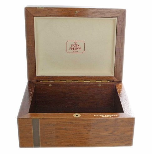 Vintage Patek Philippe Wooden Watch Box: Vintage Patek Philippe wood wristwatch box without inner cushion or cuff. The leather on the underside of the top has some crackling. The outside of the box has some scuffs and minor damages. Overall 
